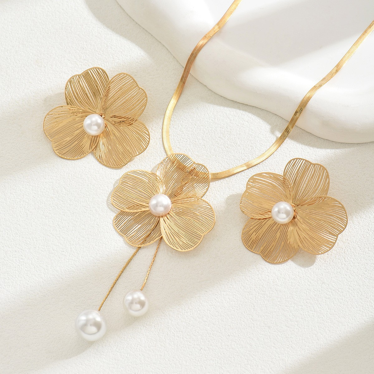 Elegant Floral Pearl Jewelry Set for Women – Unique Long Pendant Necklace with Matching Earrings
