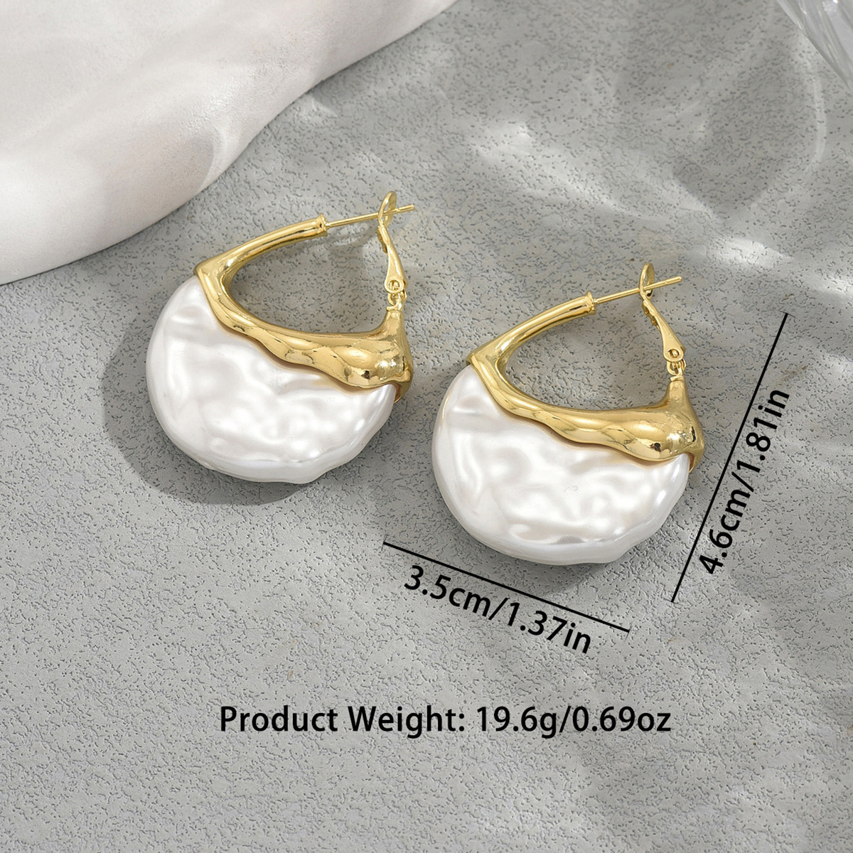 Trendy European Style Pearl Earrings for Women – Minimalist Luxury Design with Elegant Finish