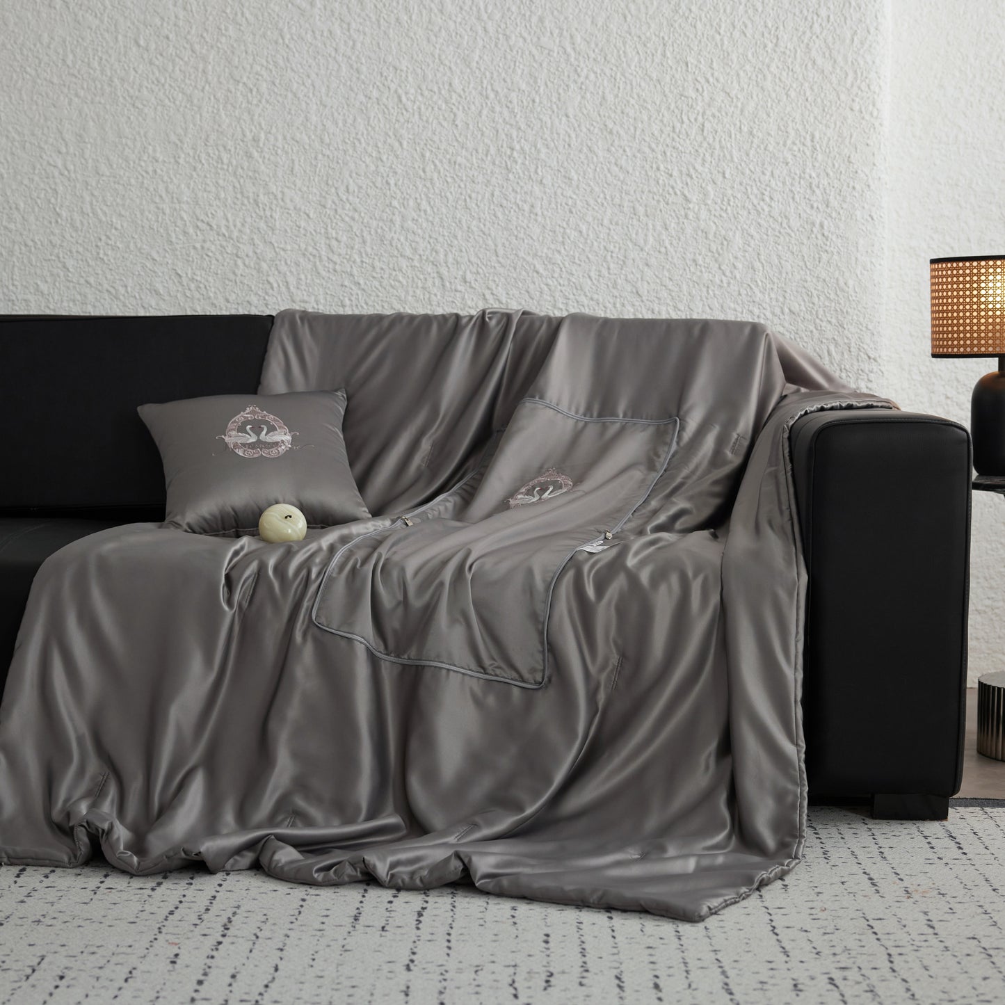 Swan Silk Nap Blanket – Elegance in Every Thread