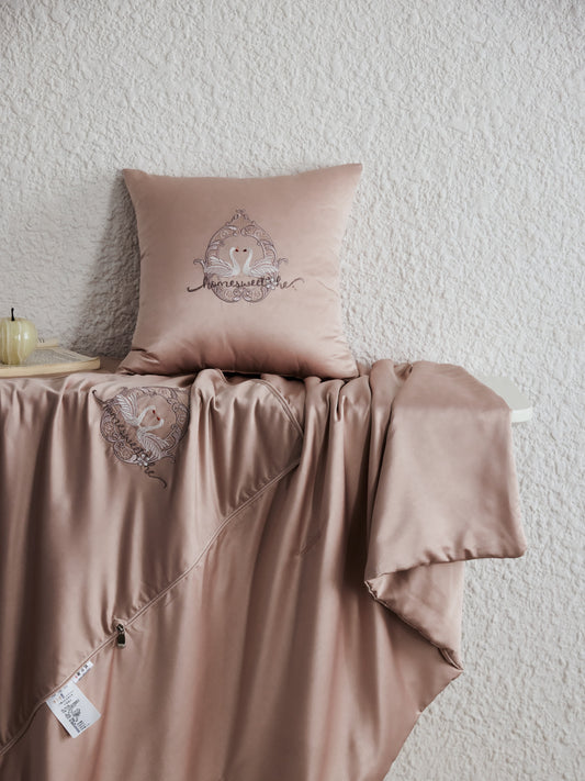 Swan Silk Nap Blanket – Elegance in Every Thread