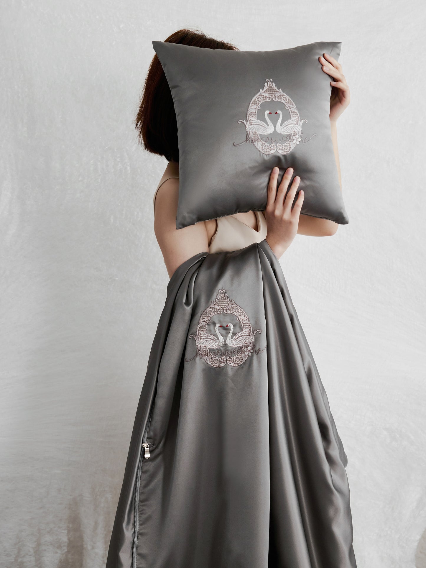 Swan Silk Nap Blanket – Elegance in Every Thread