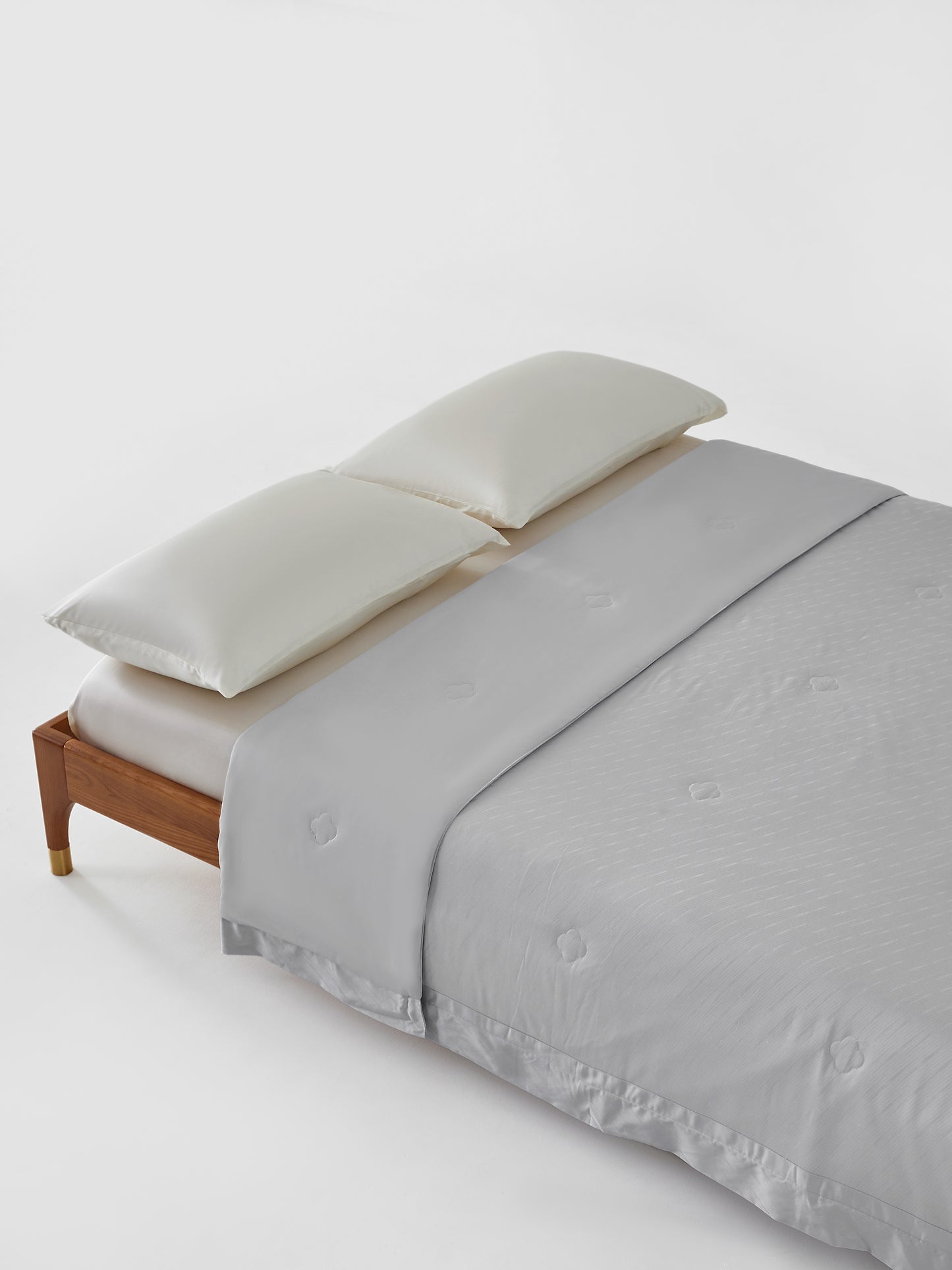 Exquisite Natural Silk Quilt – Luxurious Lightweight Comfort for Refined Living