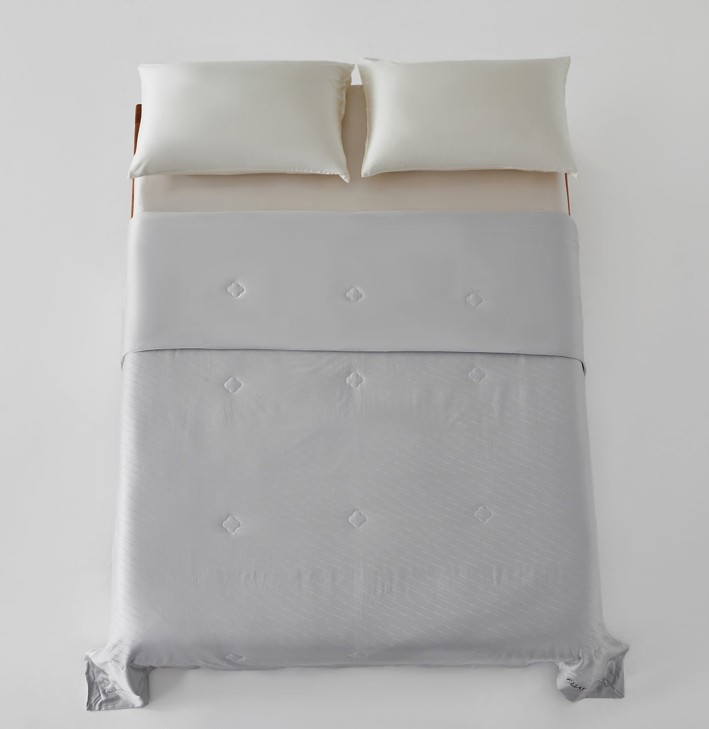 Exquisite Natural Silk Quilt – Luxurious Lightweight Comfort for Refined Living