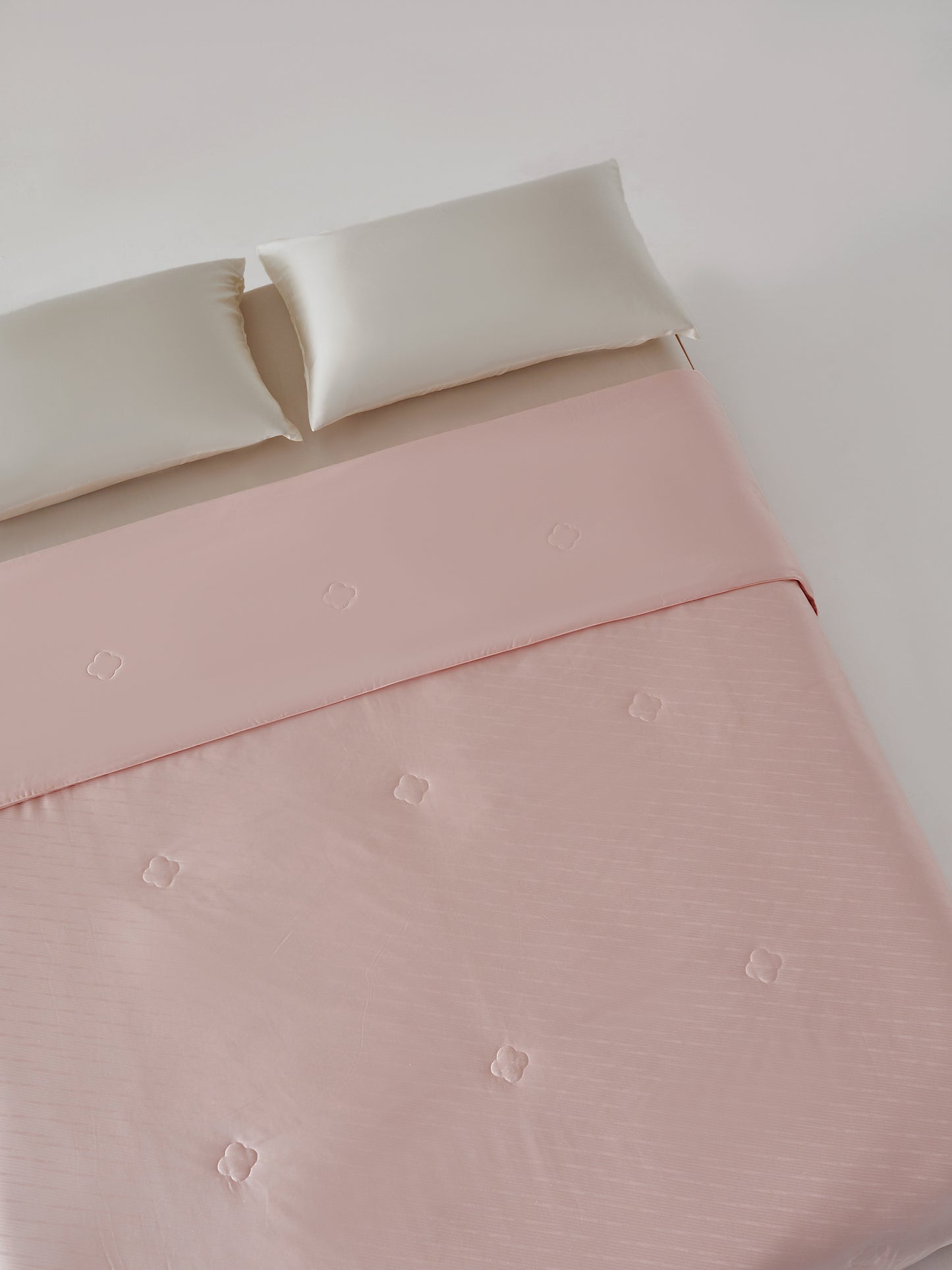 Exquisite Natural Silk Quilt – Luxurious Lightweight Comfort for Refined Living